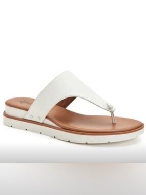 Style & Co size 7.5 White Leather Thong Sandals Comfortable Casual New in box
